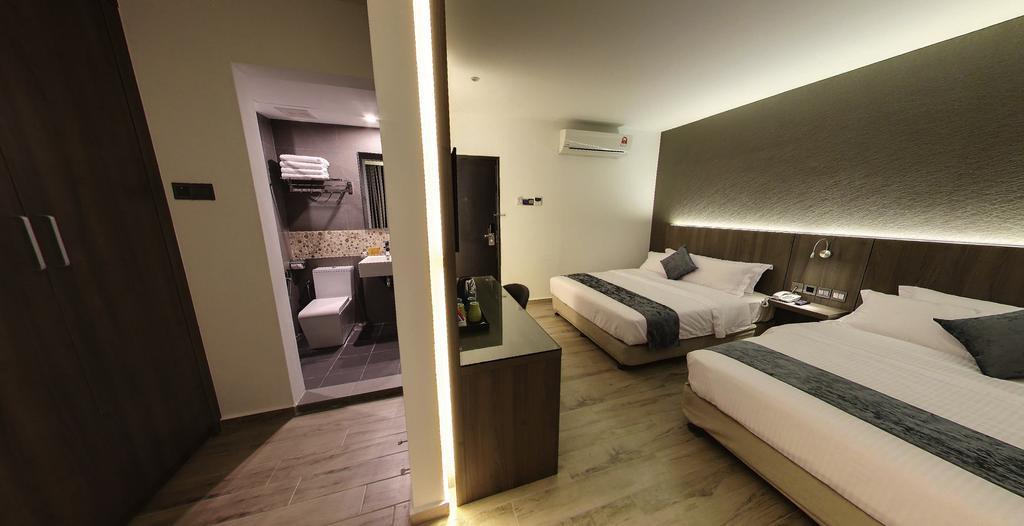 Deluxe Family Room