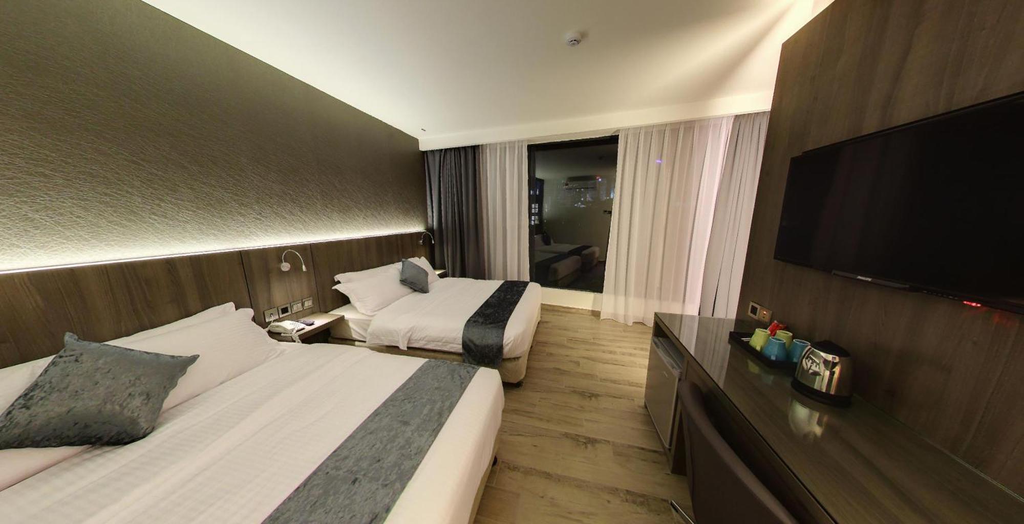 Deluxe Family Room